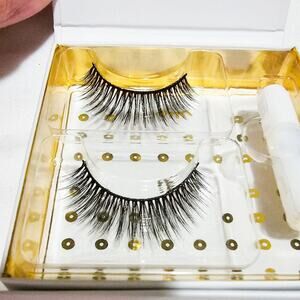 Battington Beauty New Monroe 3D Silk Lashes with mini glue
